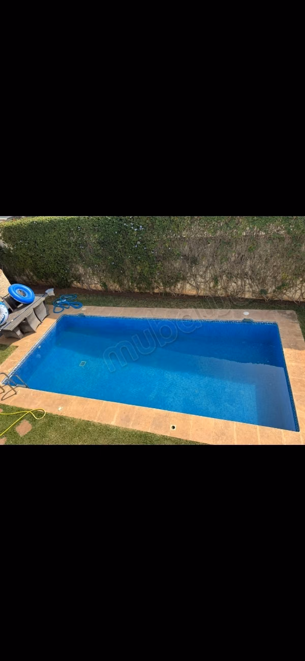 Prachtige villa met een volledig gerenoveerd zwembad in Hay Riad