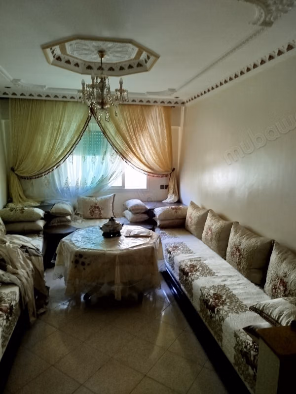 In affitto questo appartamento a Ziaten. 2 camere confortevoli. Ben decorato
