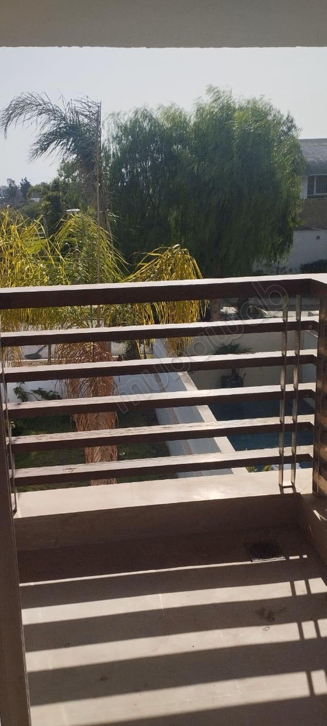 Villas de luxe à louer à Anfa. 
Surface totale 400 m². 
Jardin et garage