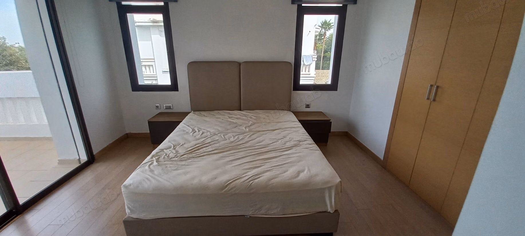 High standing semi-detached villa for sale in Ville Verte. Area 300 m². Fireplace, swimming pool