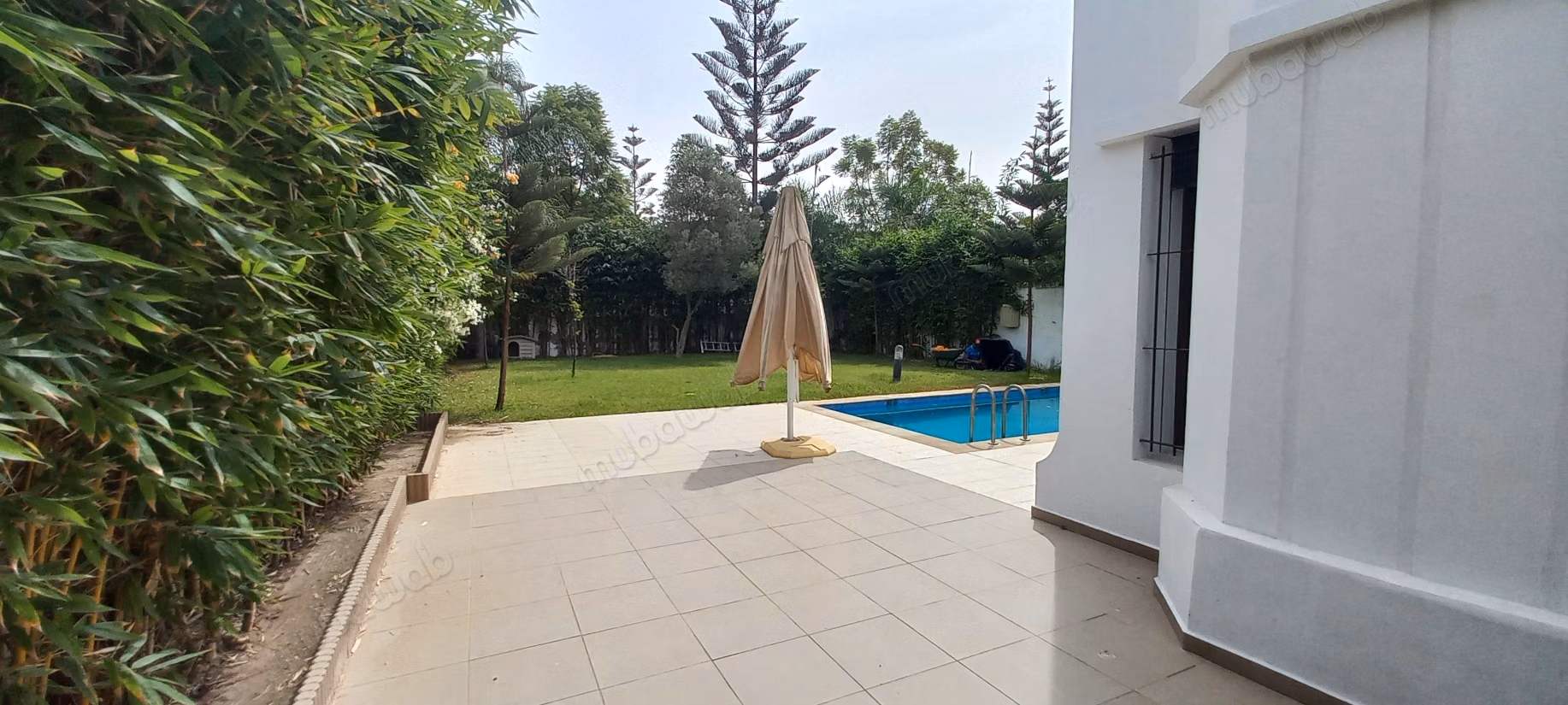 High standing semi-detached villa for sale in Ville Verte. Area 300 m². Fireplace, swimming pool