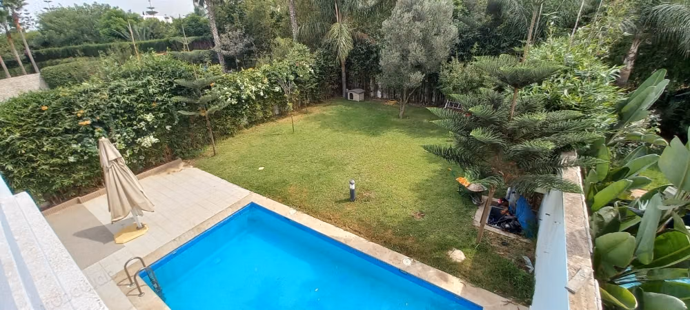 High standing semi-detached villa for sale in Ville Verte. Area 300 m². Fireplace, swimming pool