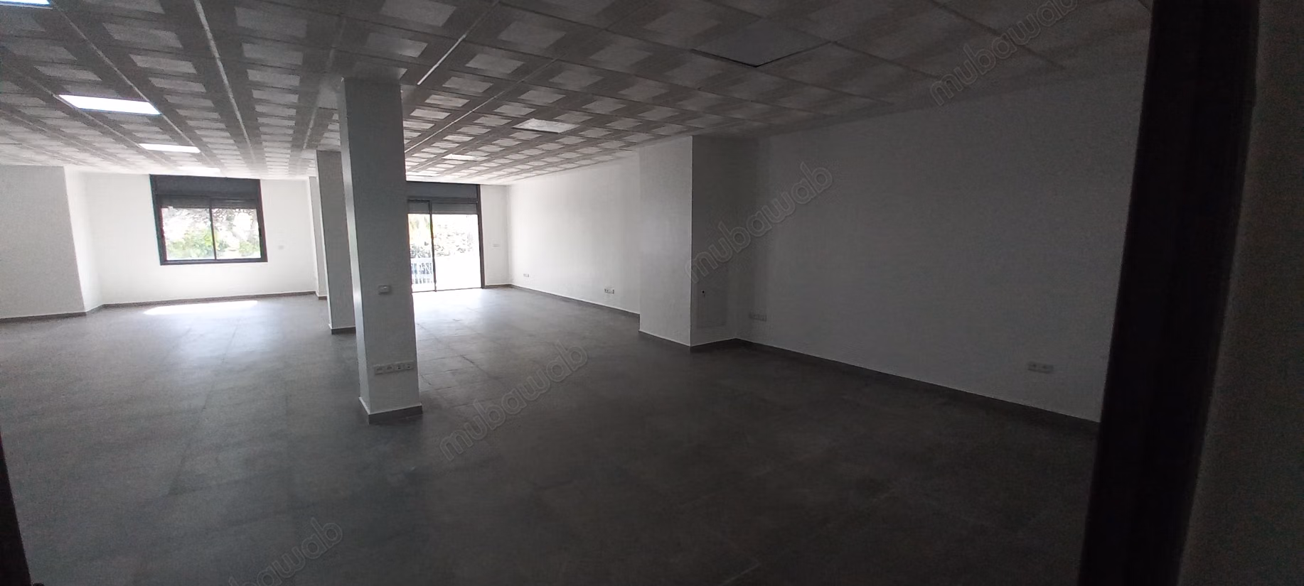 Oficinas en alquiler en Mers Sultan. Superficie de 180 m². Aire acondicionado