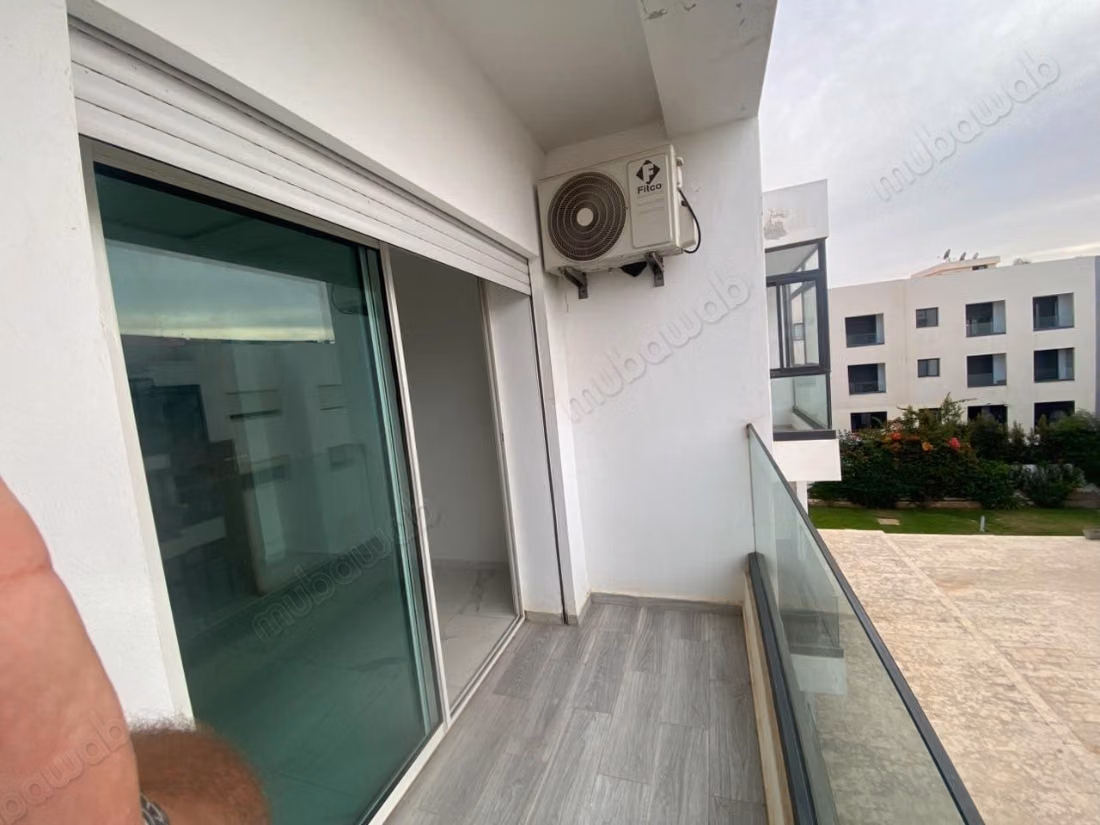 Bell'appartamento in affitto a Harhoura. 4 camere confortevoli. Porta blindata e residenza sicura