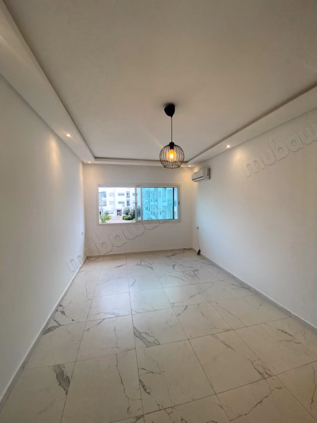 Bell'appartamento in affitto a Harhoura. 4 camere confortevoli. Porta blindata e residenza sicura