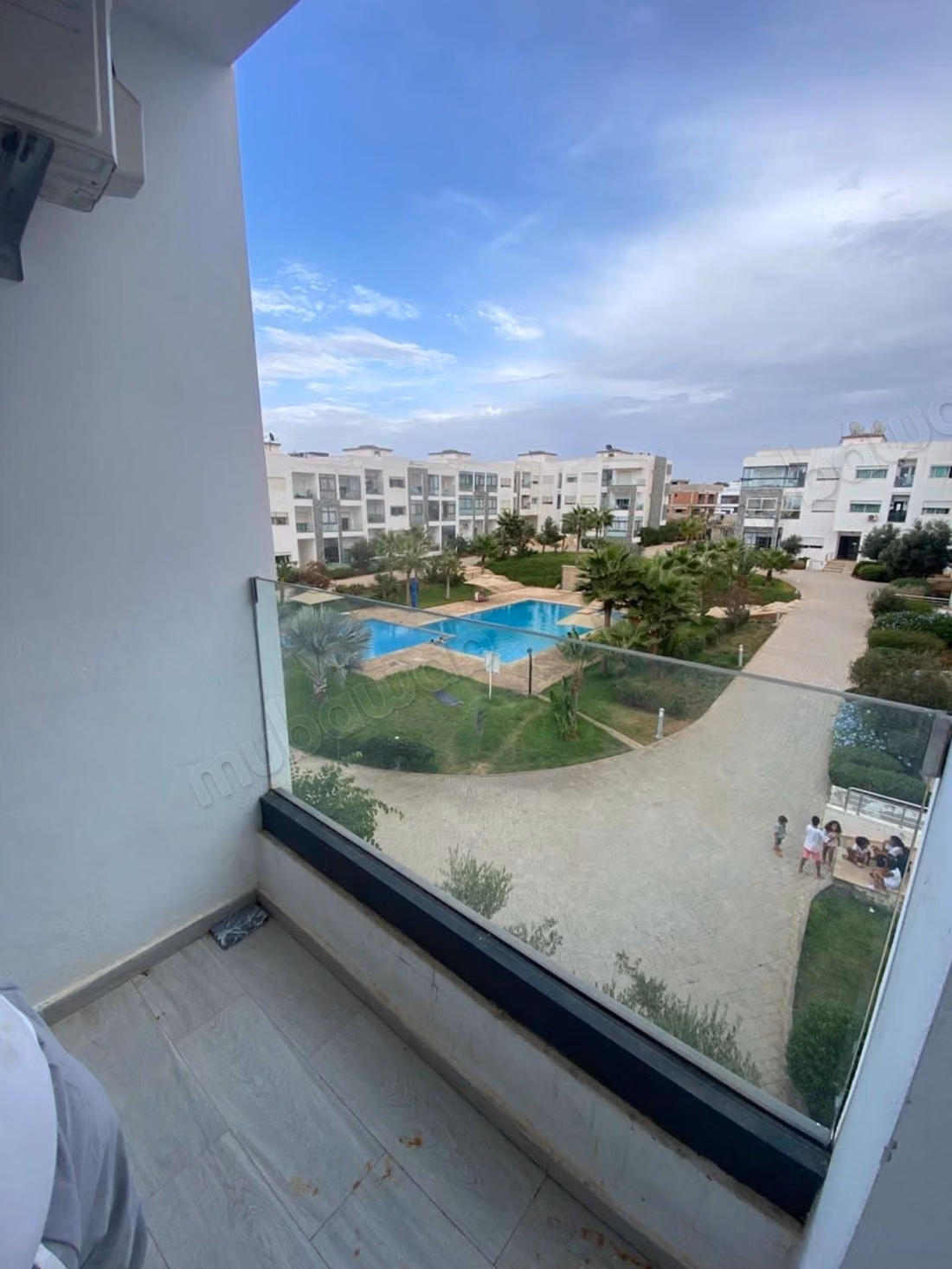 Bell'appartamento in affitto a Harhoura. 4 camere confortevoli. Porta blindata e residenza sicura