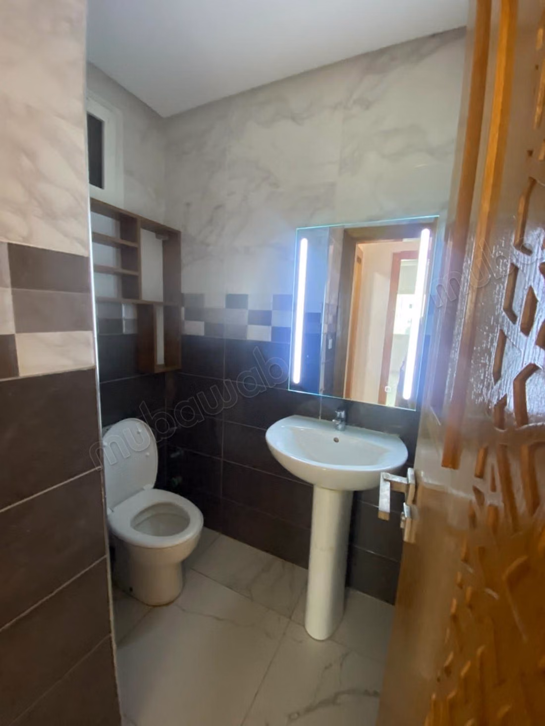 Bell'appartamento in affitto a Harhoura. 4 camere confortevoli. Porta blindata e residenza sicura