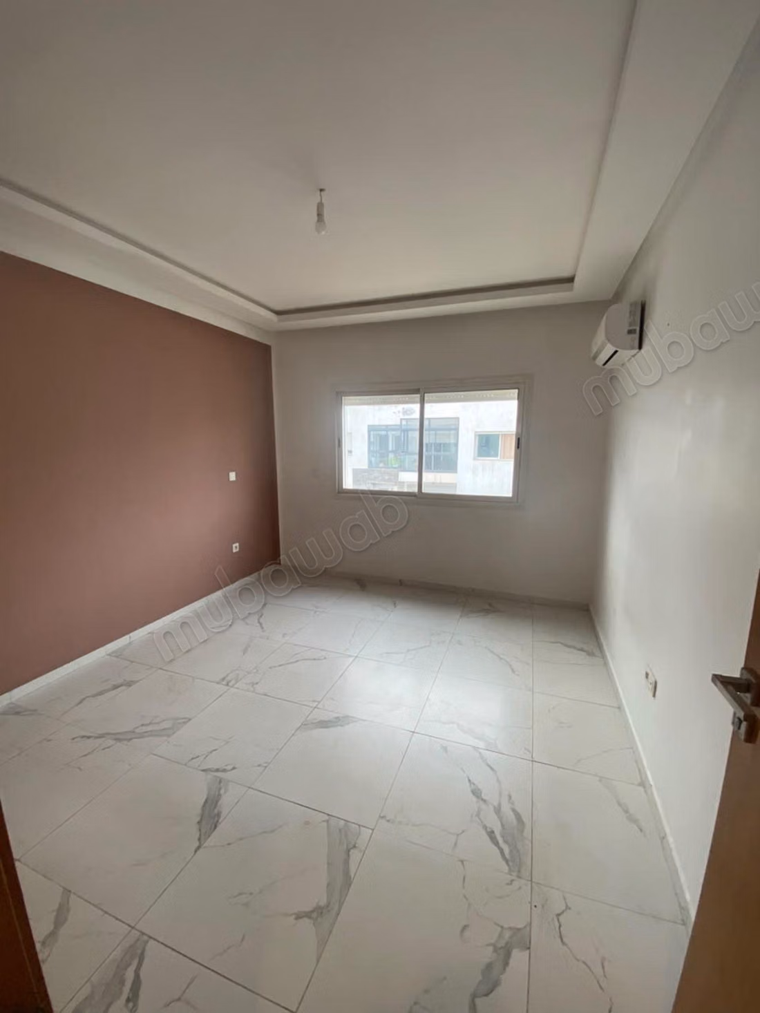 Bell'appartamento in affitto a Harhoura. 4 camere confortevoli. Porta blindata e residenza sicura