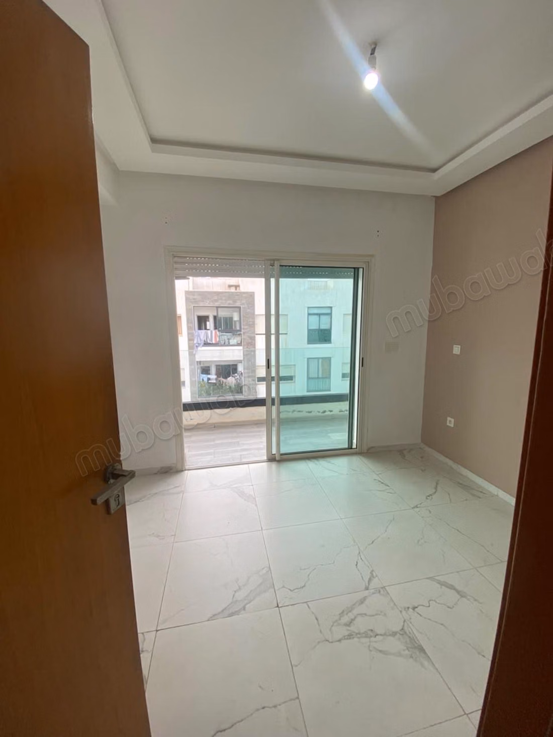 Bell'appartamento in affitto a Harhoura. 4 camere confortevoli. Porta blindata e residenza sicura