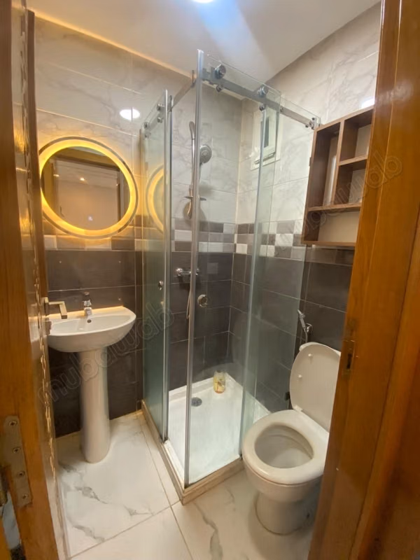 Bell'appartamento in affitto a Harhoura. 4 camere confortevoli. Porta blindata e residenza sicura