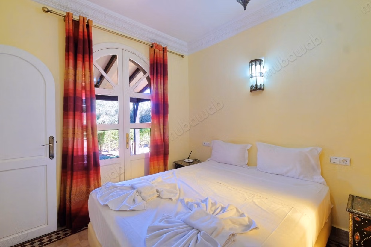 Appartement en vente à Route Amizmiz. 4 grandes pièces meublées