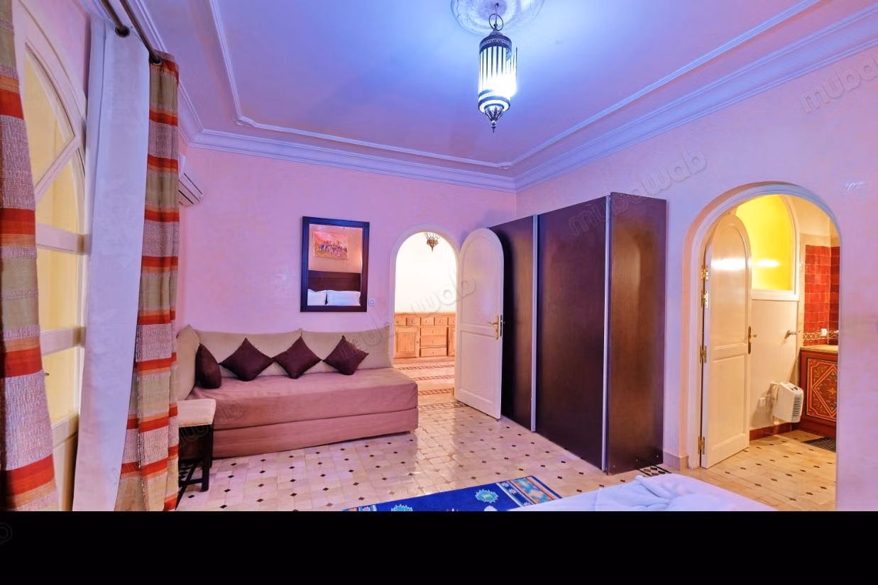 Appartement en vente à Route Amizmiz. 4 grandes pièces meublées