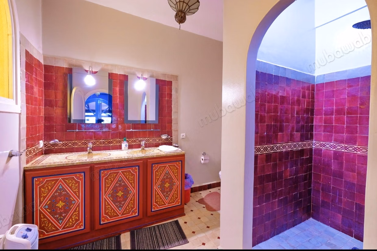 Appartement en vente à Route Amizmiz. 4 grandes pièces meublées