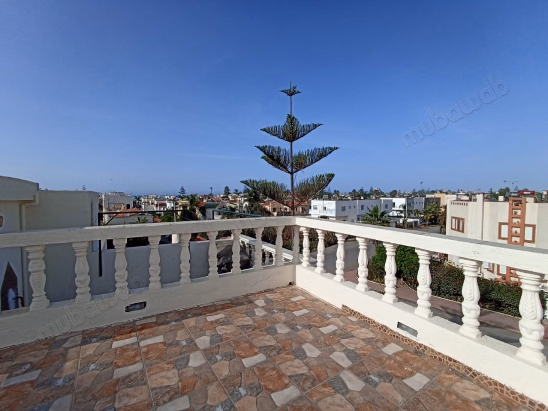 High-end house for sale in Harhoura. Area 123 m². Reinforced door, Moroccan lounge