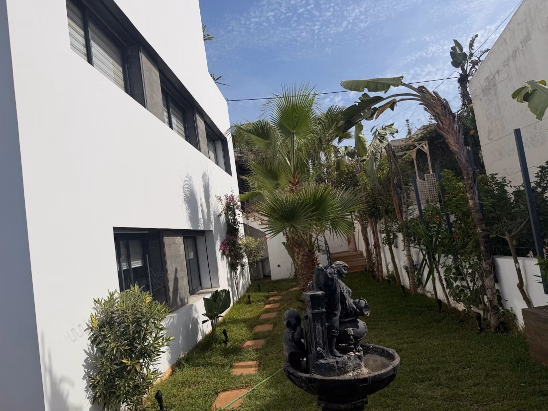 Magnificent villa for sale in Harhoura. 8 rooms. Well furnished