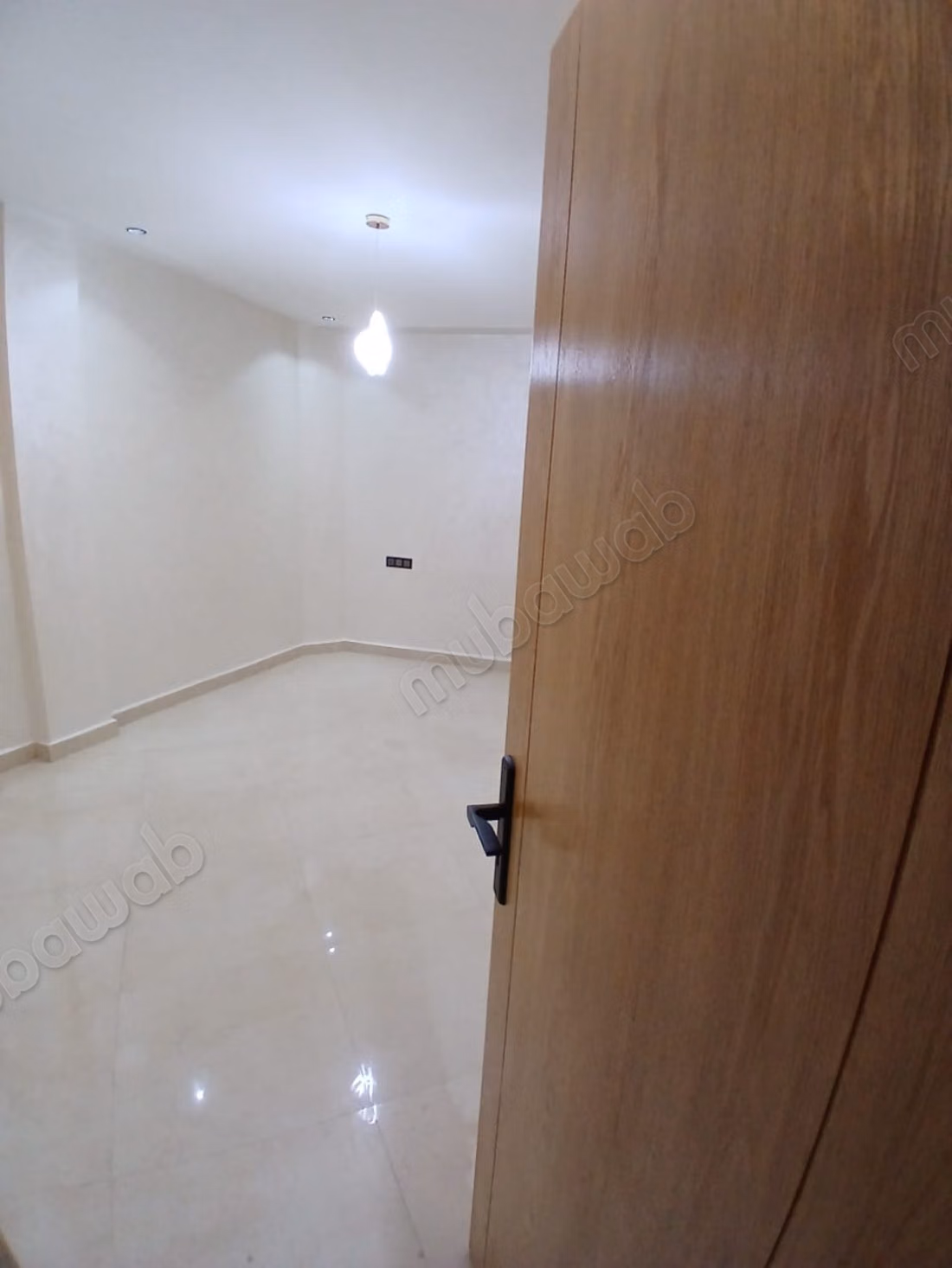 Find your house to buy in Belvédère. Area of 141 m². Traditional living room and armored door