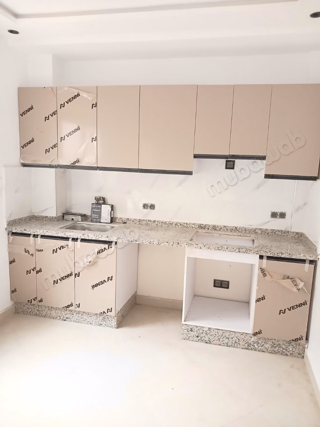 Find your house to buy in Belvédère. Area of 141 m². Traditional living room and armored door