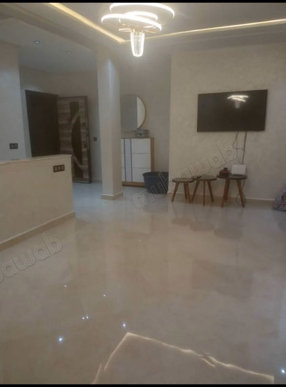 Find your house to buy in Belvédère. Area of 141 m². Traditional living room and armored door