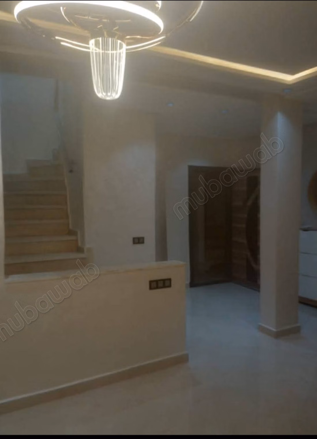 Find your house to buy in Belvédère. Area of 141 m². Traditional living room and armored door