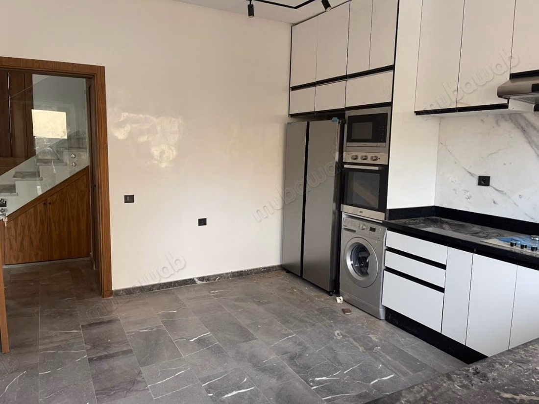 Villa neuve 4 chambres avec piscine – Rte Amizmiz