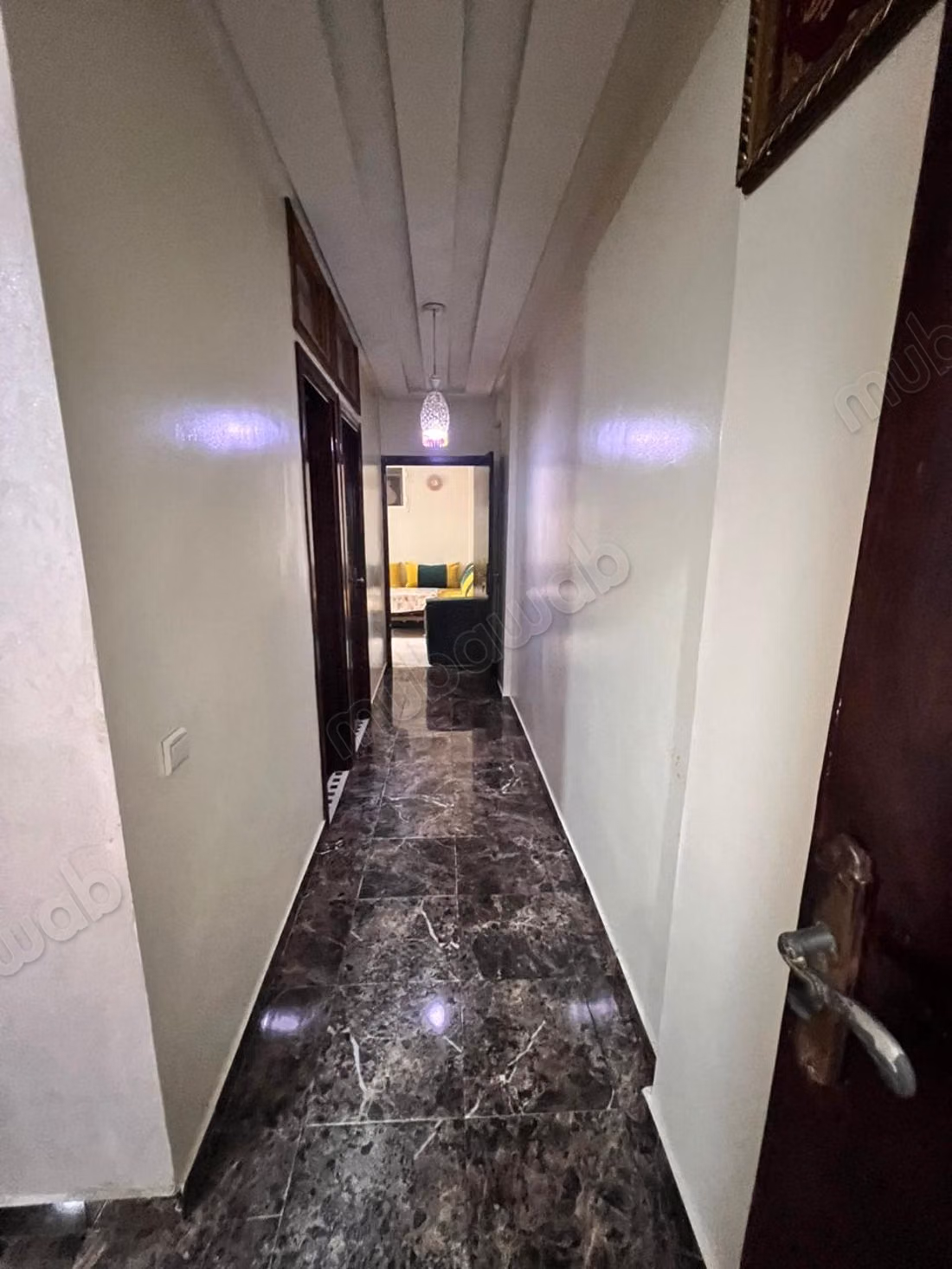 Bonito apartamento en venta en Socrate Maarif. Superficie 98 m² y salón tradicional