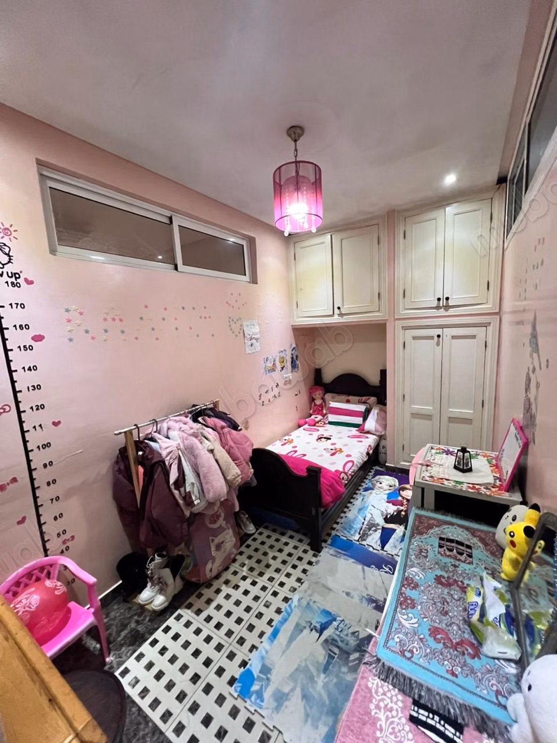 Bonito apartamento en venta en Socrate Maarif. Superficie 98 m² y salón tradicional