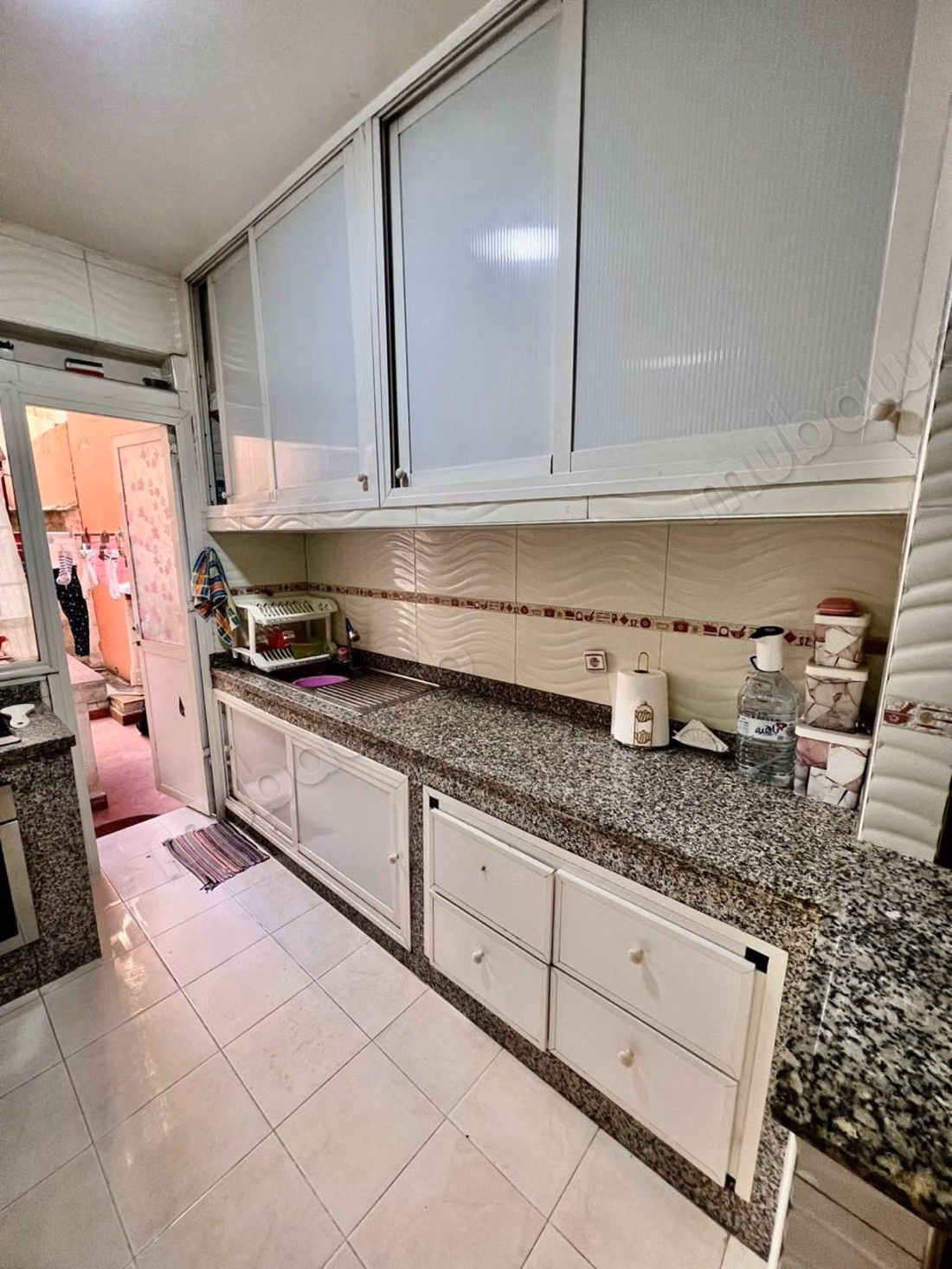 Bonito apartamento en venta en Socrate Maarif. Superficie 98 m² y salón tradicional