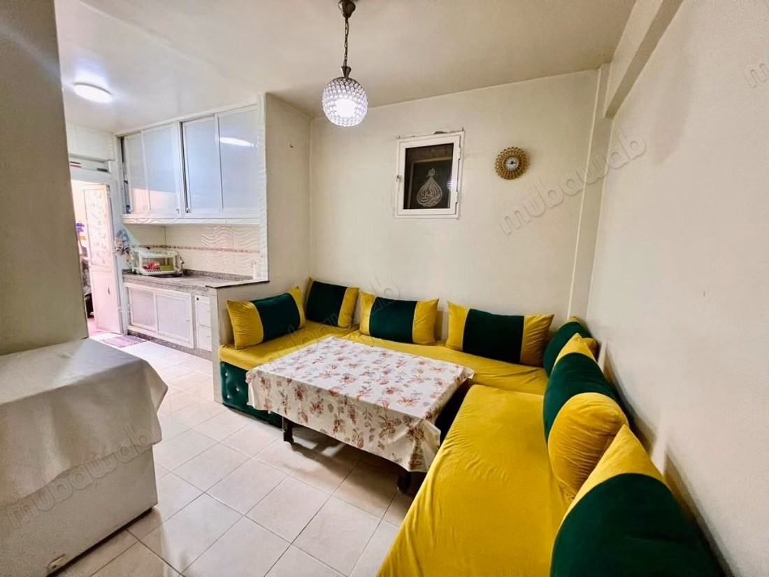 Bonito apartamento en venta en Socrate Maarif. Superficie 98 m² y salón tradicional