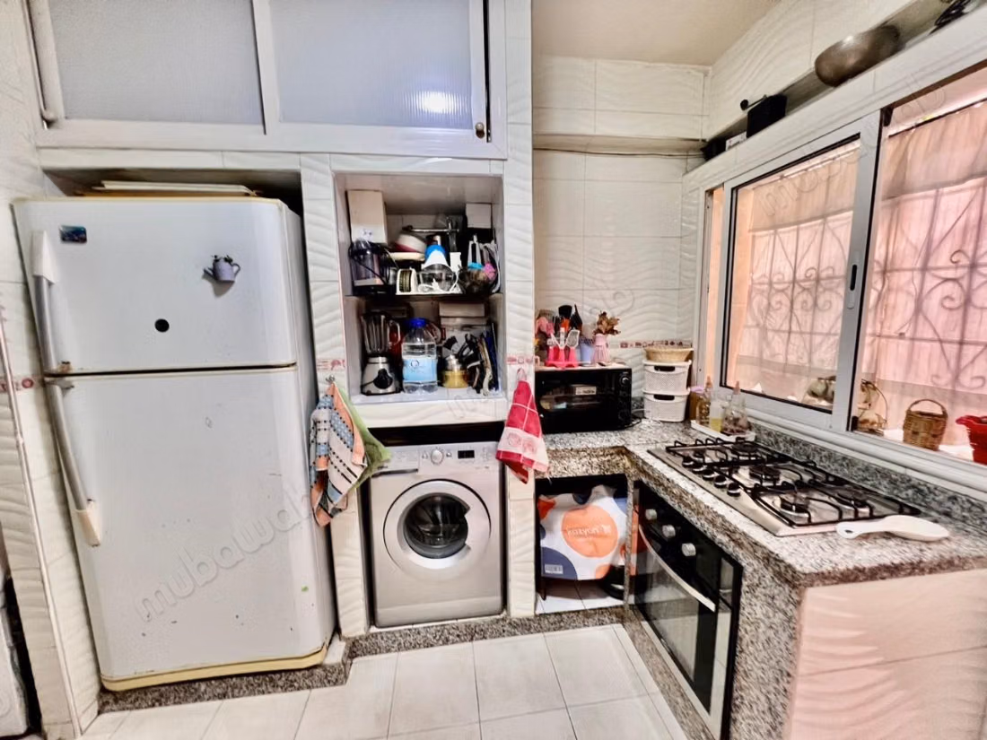 Bonito apartamento en venta en Socrate Maarif. Superficie 98 m² y salón tradicional
