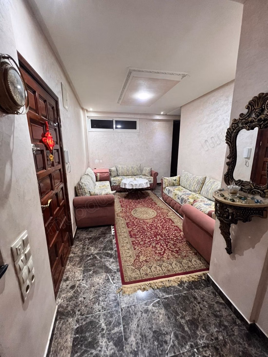 Bonito apartamento en venta en Socrate Maarif. Superficie 98 m² y salón tradicional