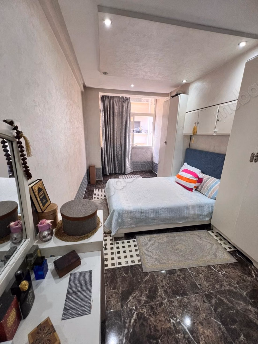 Bonito apartamento en venta en Socrate Maarif. Superficie 98 m² y salón tradicional