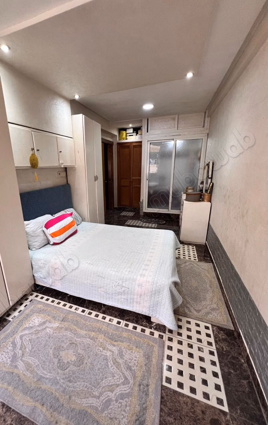 Bonito apartamento en venta en Socrate Maarif. Superficie 98 m² y salón tradicional
