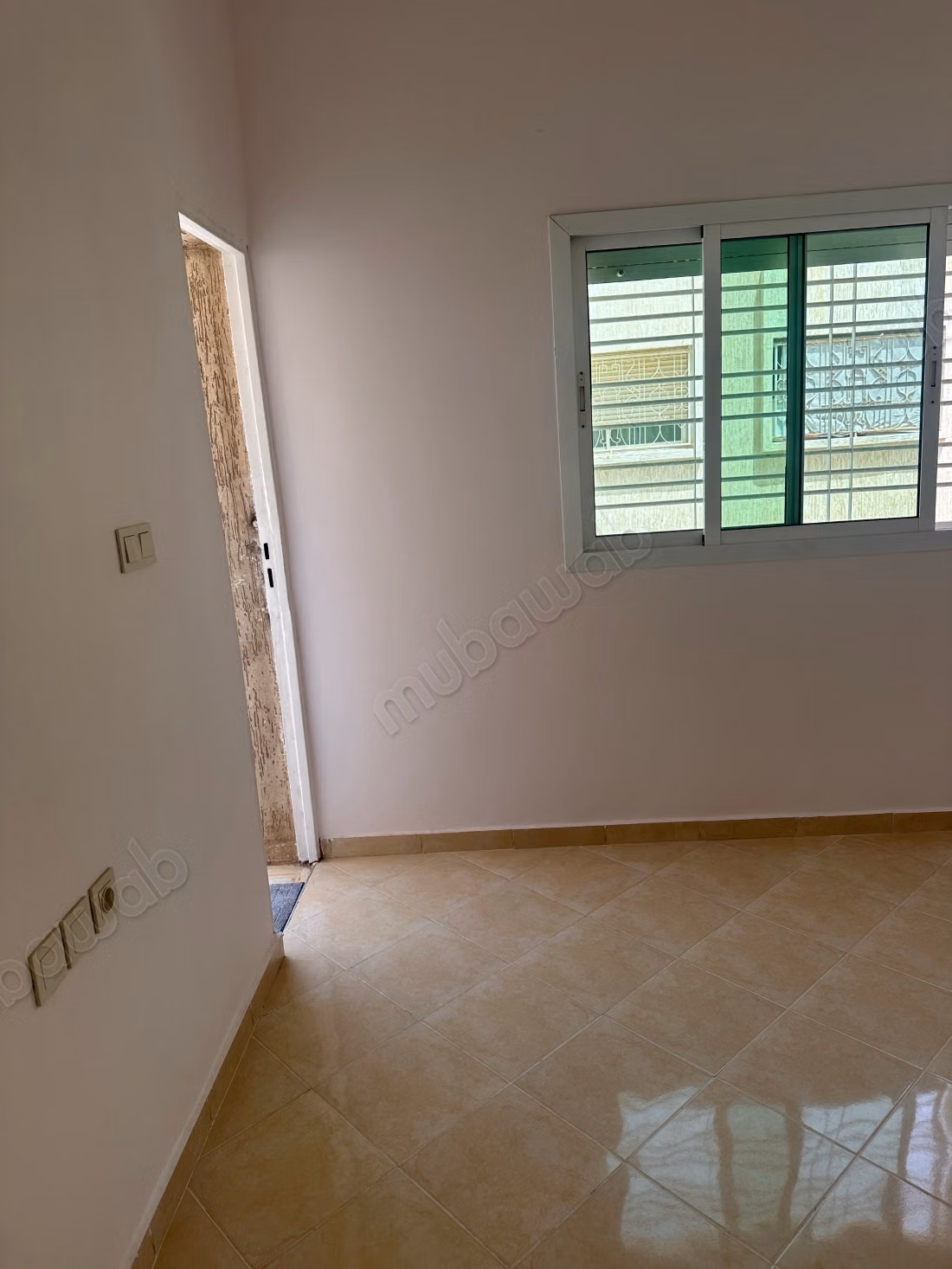 Bel appartement à vendre dans le quartier d'Al-Naseem. Superficie totale 96 m². Terrasse lumineuse