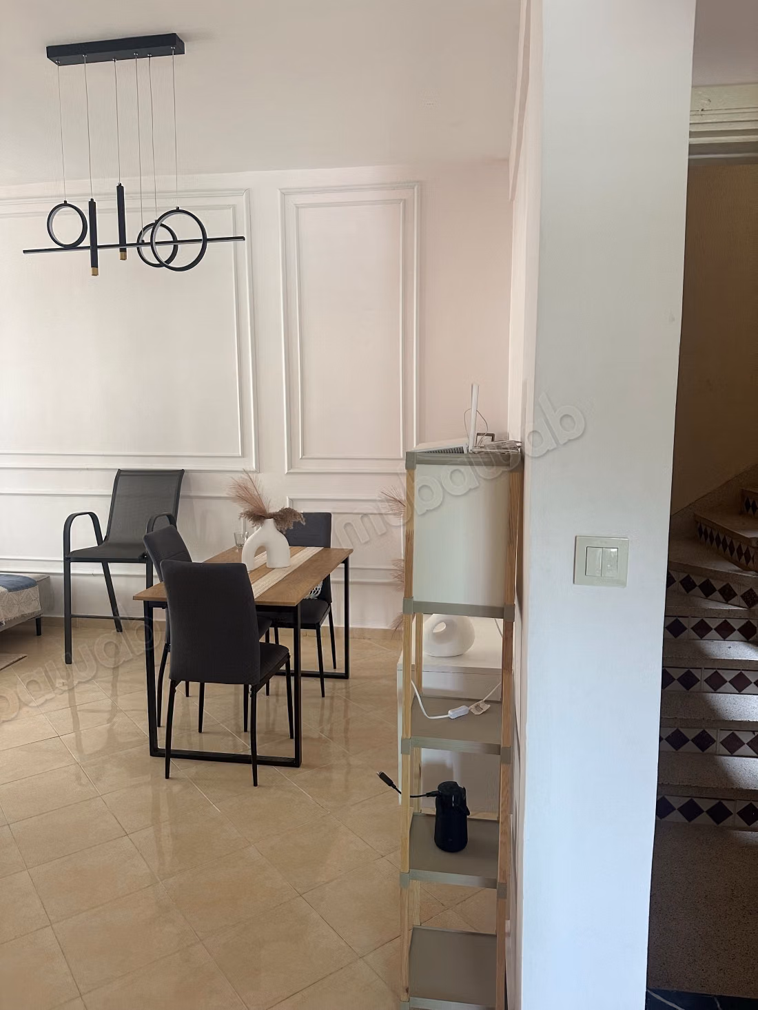 Bel appartement à vendre dans le quartier d'Al-Naseem. Superficie totale 96 m². Terrasse lumineuse