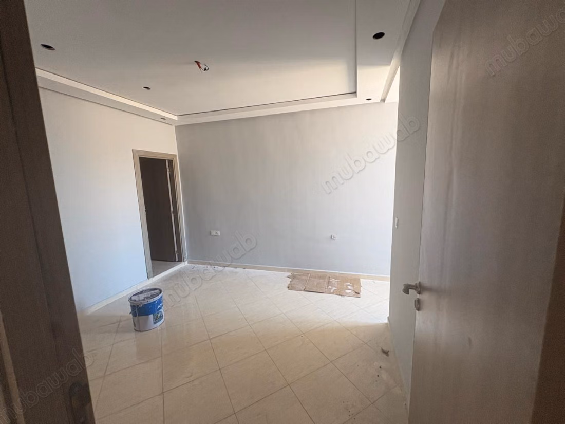 Leeg 3-slaapkamer appartement te huur in Gueliz