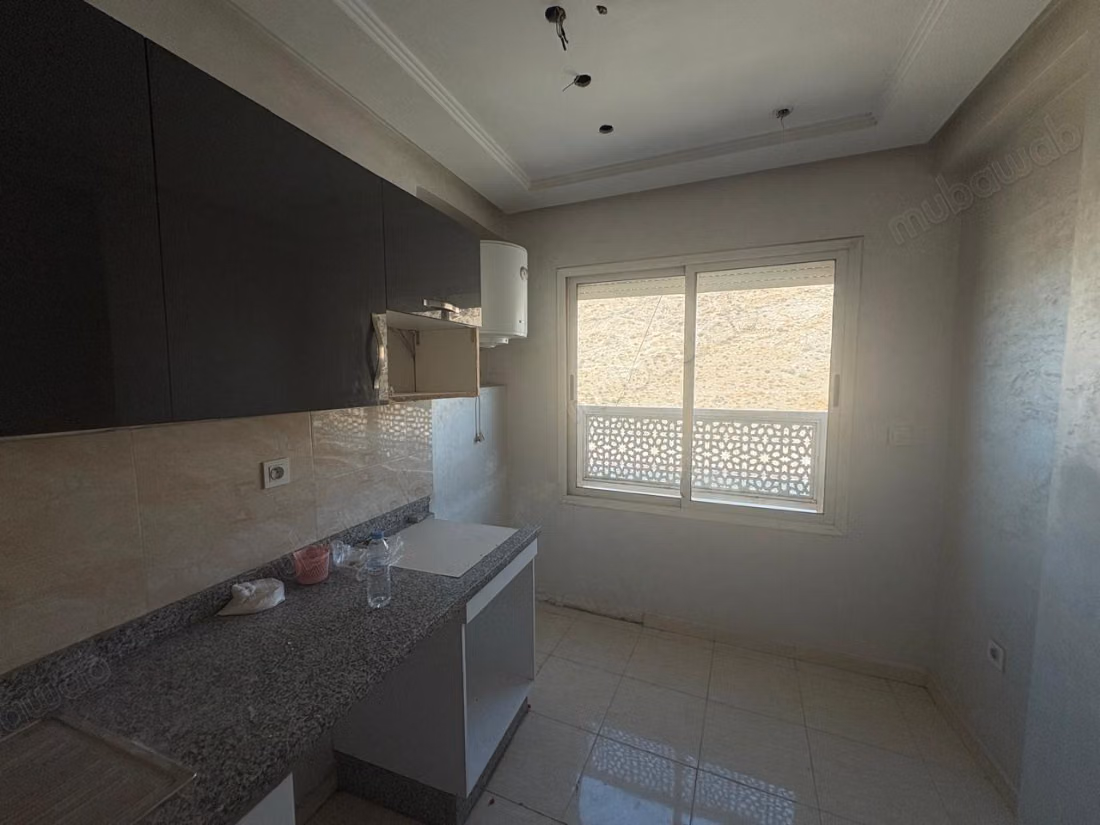 Leeg 3-slaapkamer appartement te huur in Gueliz