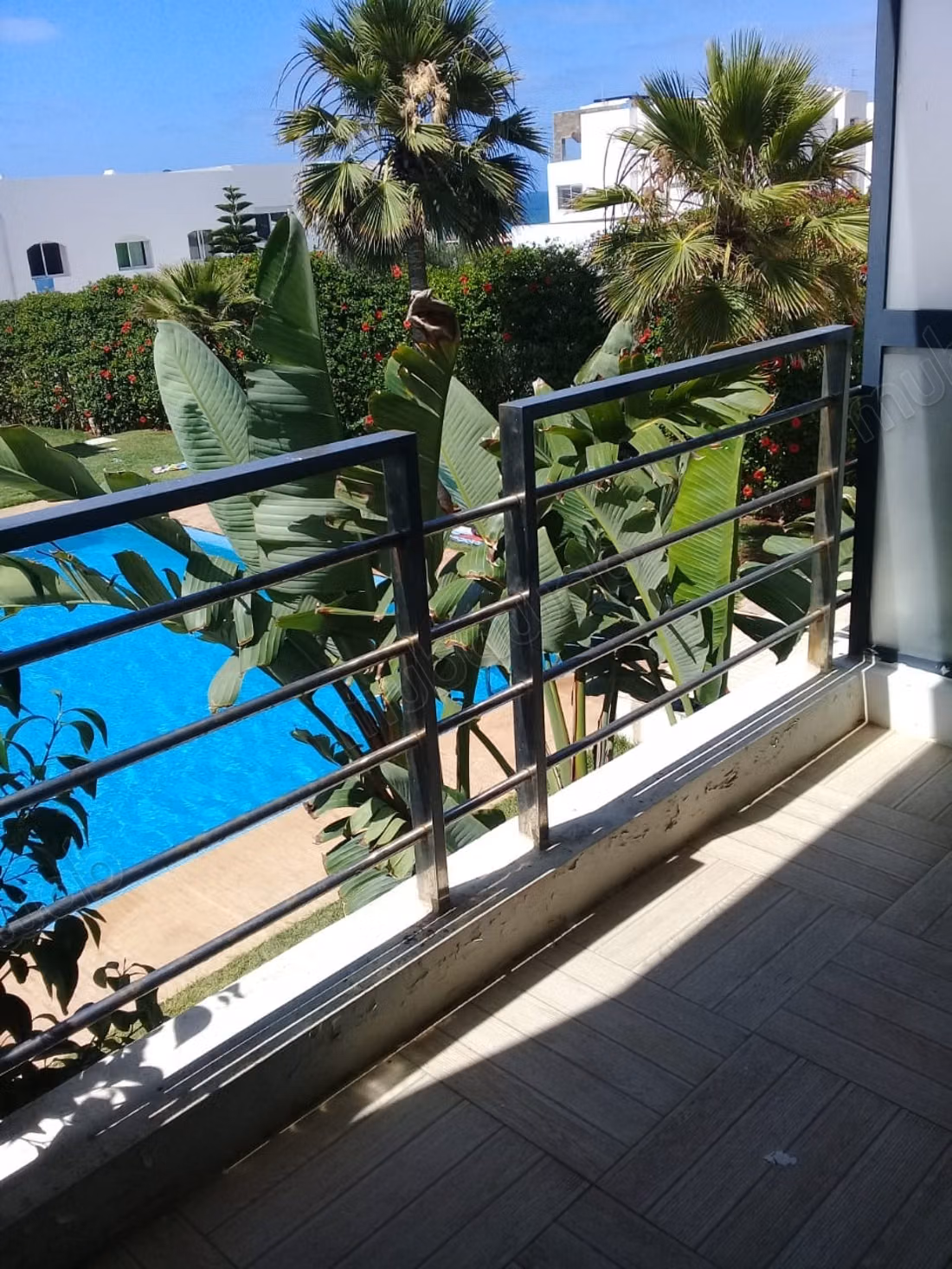 Beautiful apartment for sale in Dar Bouazza. 2 beautiful bedrooms. Well furnished