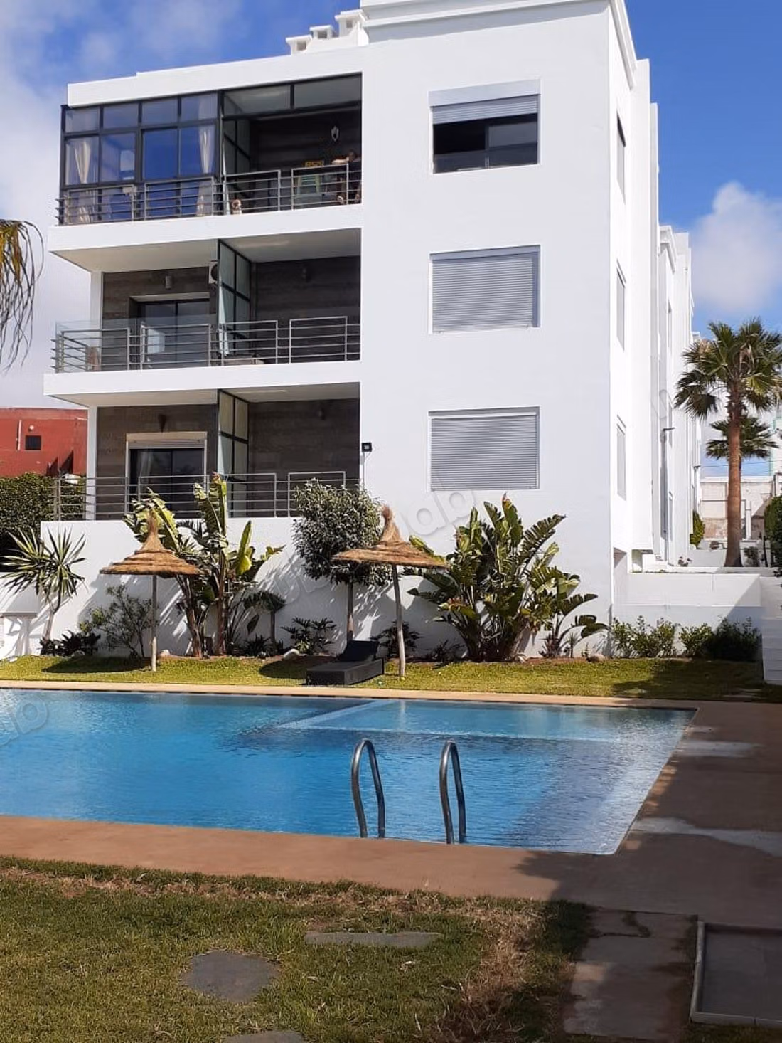Beautiful apartment for sale in Dar Bouazza. 2 beautiful bedrooms. Well furnished