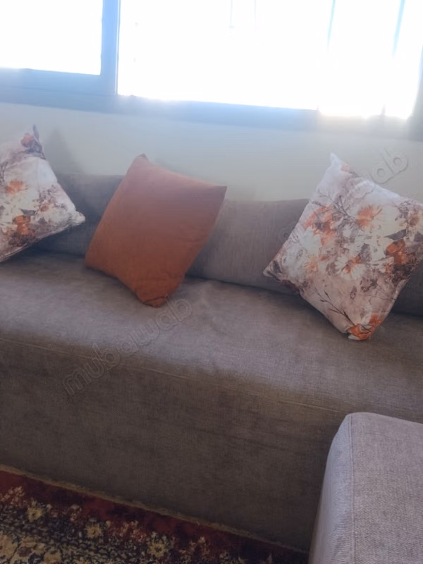Uffici e negozi in affitto a Derb Loubila. Superficie totale 80 m². Portiere e aria condizionata.