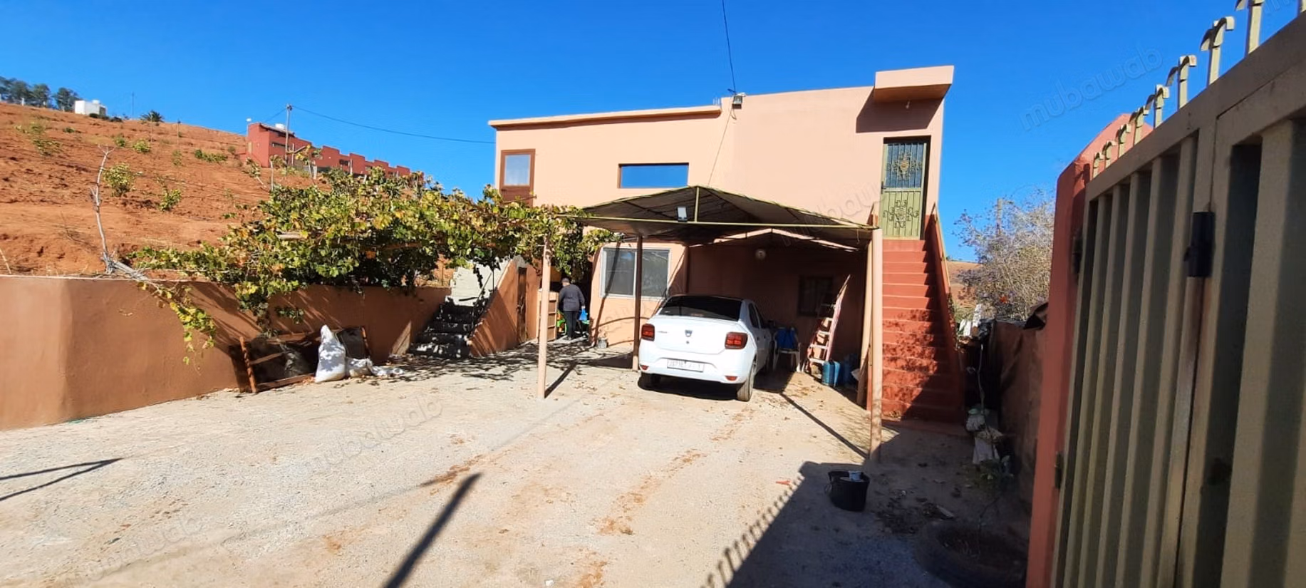 Finca en venta en Golf de Benslimane. Superficie de 438 m². Garaje