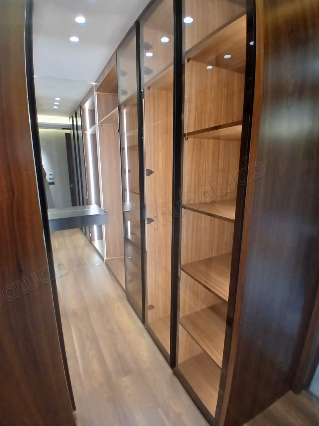 Superbe appartement à louer à Souissi. 
Surface de 170 m². 
Cheminée, piscine
