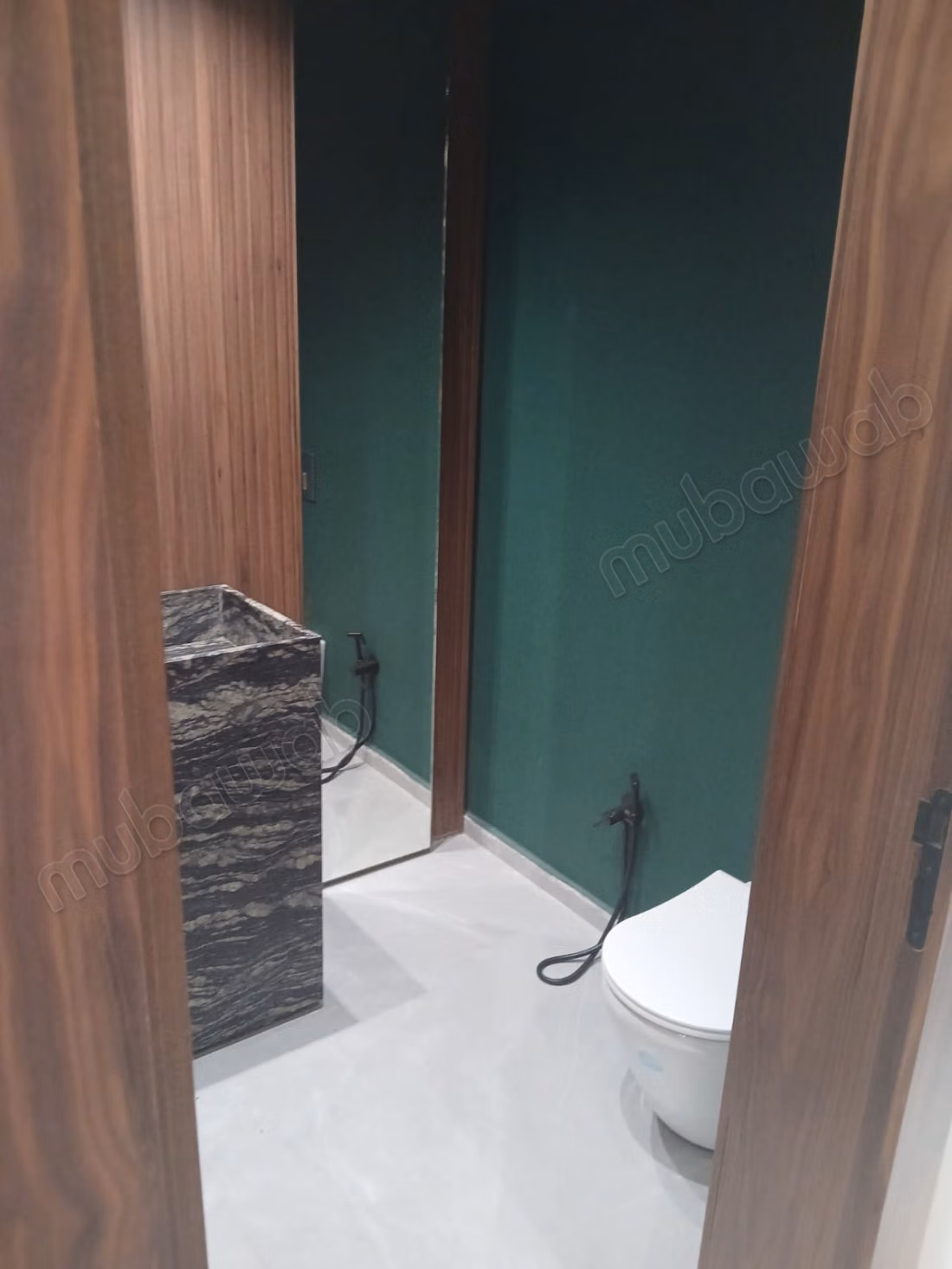 Superbe appartement à louer à Souissi. 
Surface de 170 m². 
Cheminée, piscine
