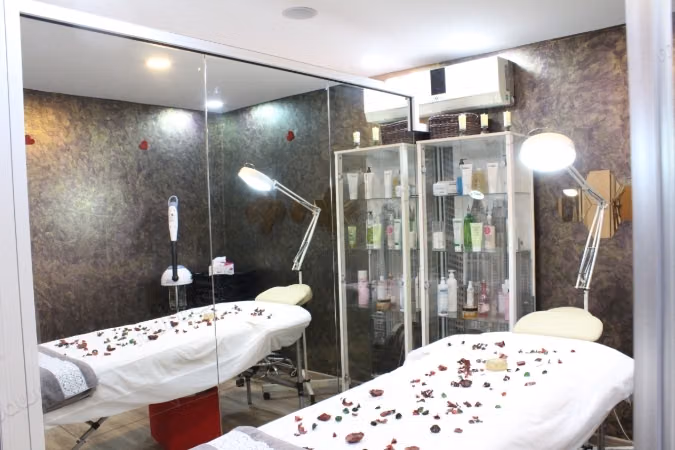 FOR SALE – Commercial space in Bourgogne, Spa & Hair Salon 100% Women
