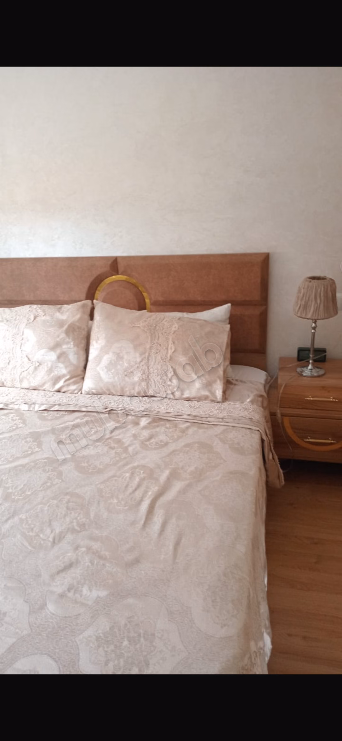 Appartement à vendre à Route Casablanca. 
2 belles chambres. 
Meublé