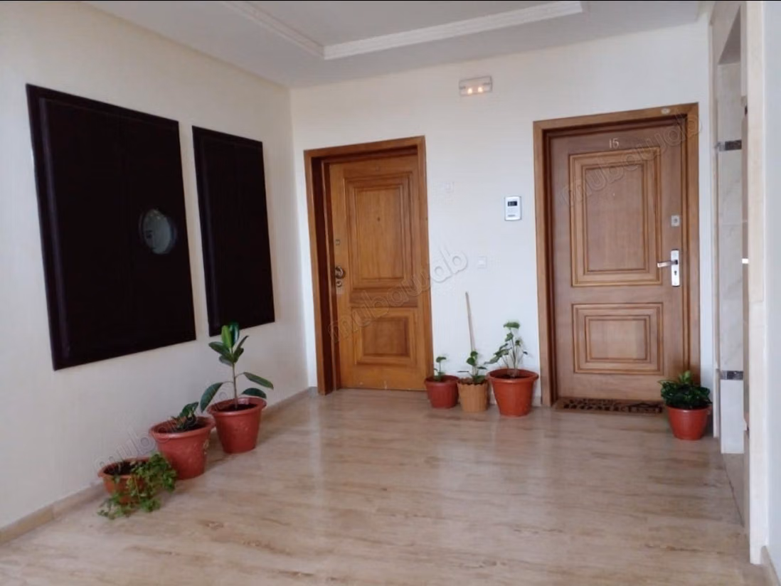 Mooi appartement te koop in Hay Mohammadi. Totale oppervlakte 92 m². Satellietschotel, beveiligd gebouw