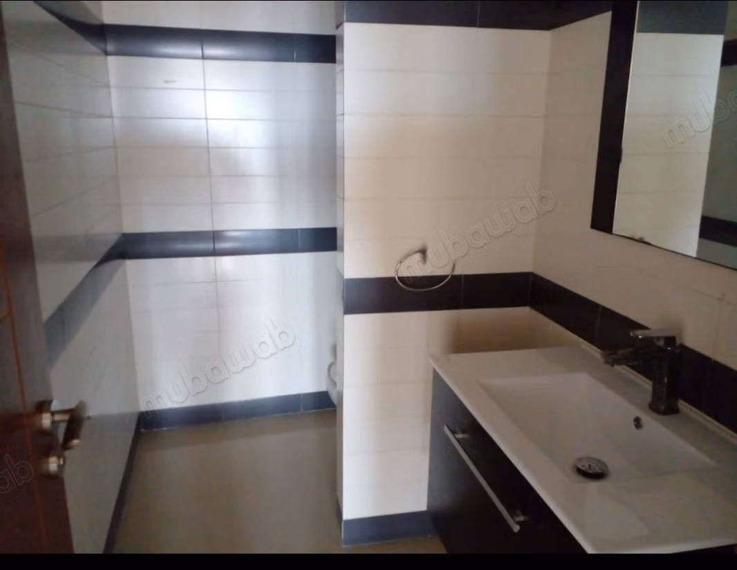 Mooie appartement te koop in de Mohammedi-buurt. 2 uitstekende kamers. Lift