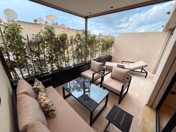 Magnífico estudio amueblado con amplia terraza