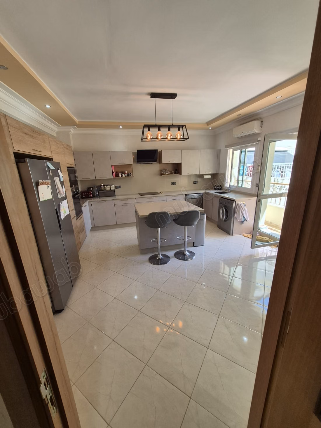 Te koop appartement in Gauthier. 3 mooie slaapkamers. Open haard en conciërgeservice