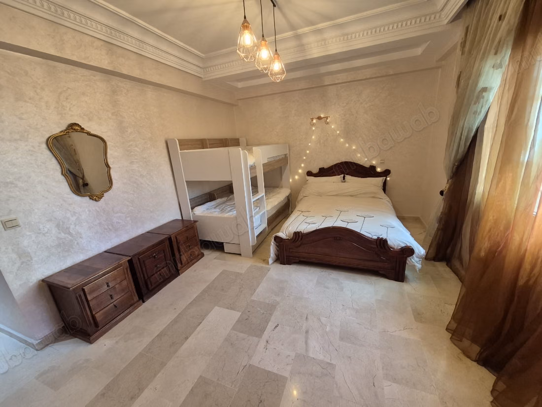 Te koop appartement in Gauthier. 3 mooie slaapkamers. Open haard en conciërgeservice