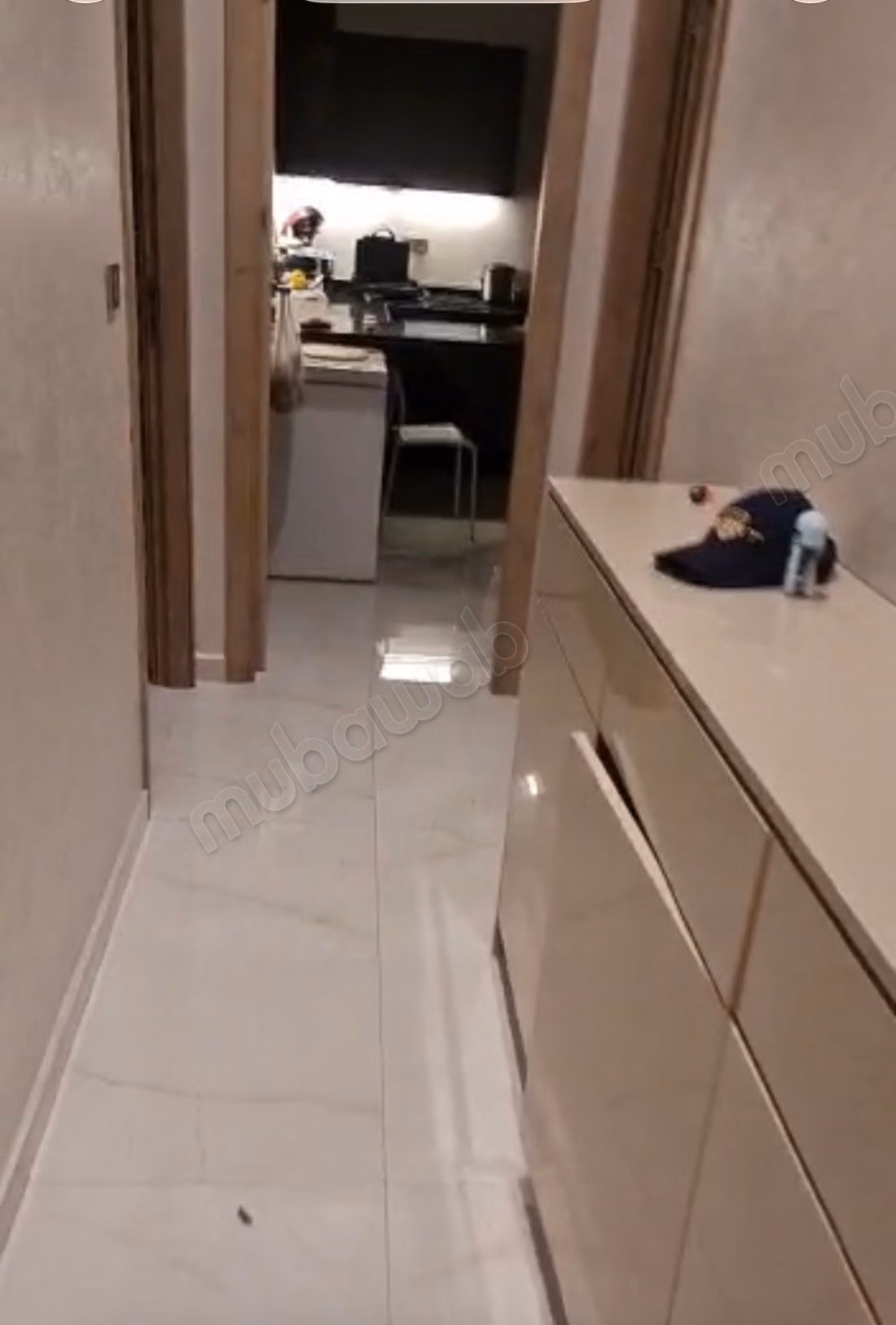 Apartment for sale in Iberia. 3 comfortable rooms. Traditional lounge and satellite dish system.